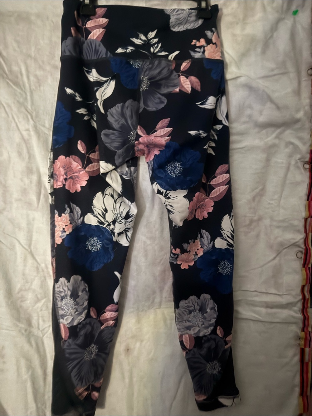 Old Navy Active Go-Dry Floral High Rise Leggings Black Pink Size S